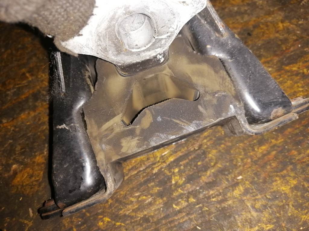 подушка двигателя Toyota Vitz