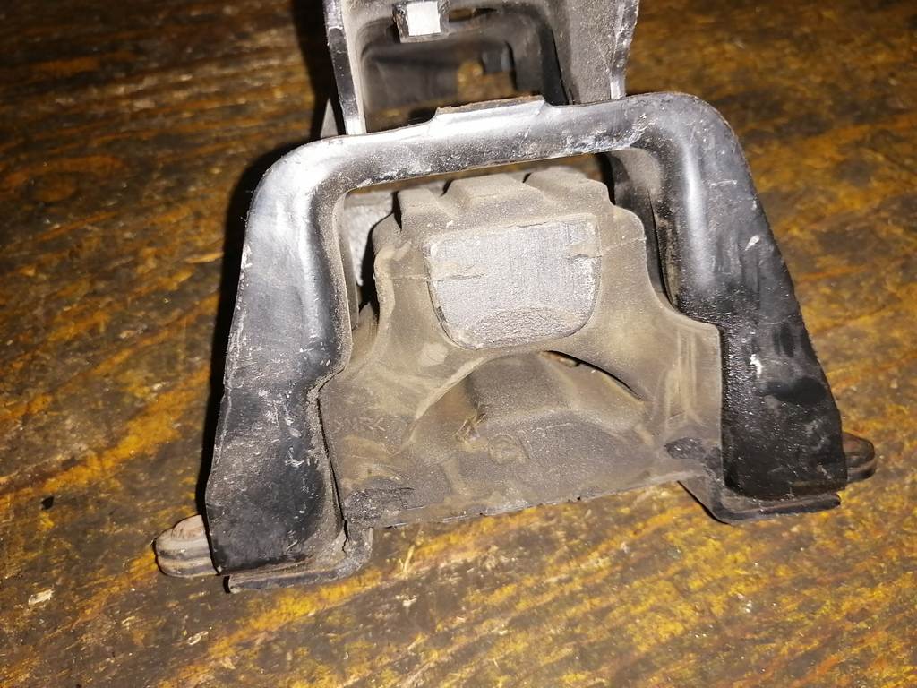 подушка двигателя Toyota Vitz