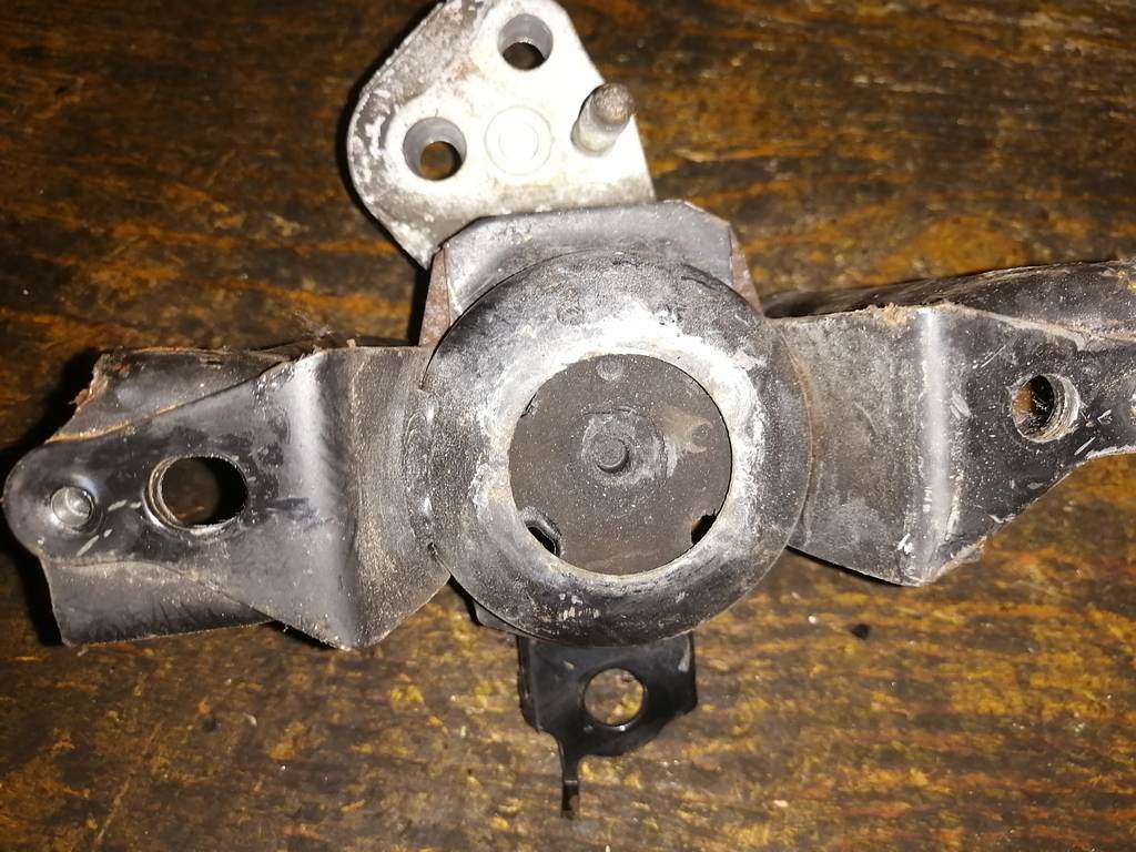 подушка двигателя Toyota Funcargo