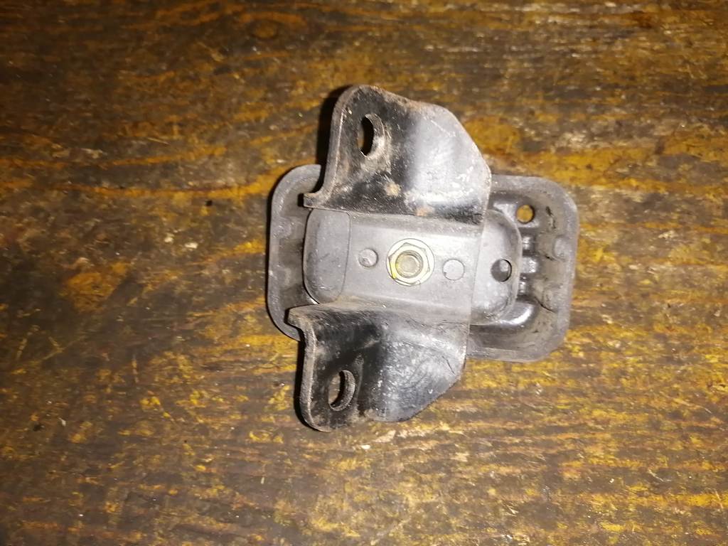 подушка двигателя Suzuki Jimny