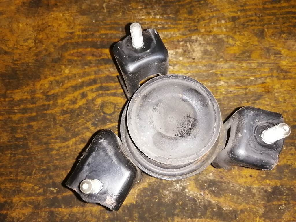 подушка двигателя Toyota Camry