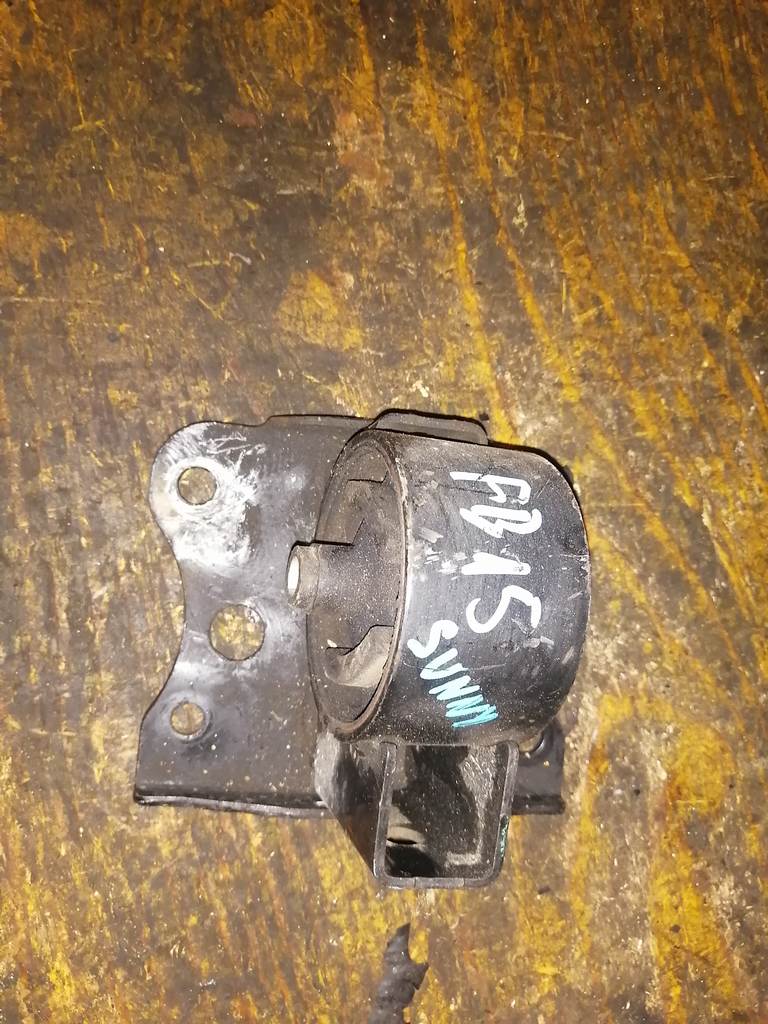 подушка двигателя Nissan Sunny