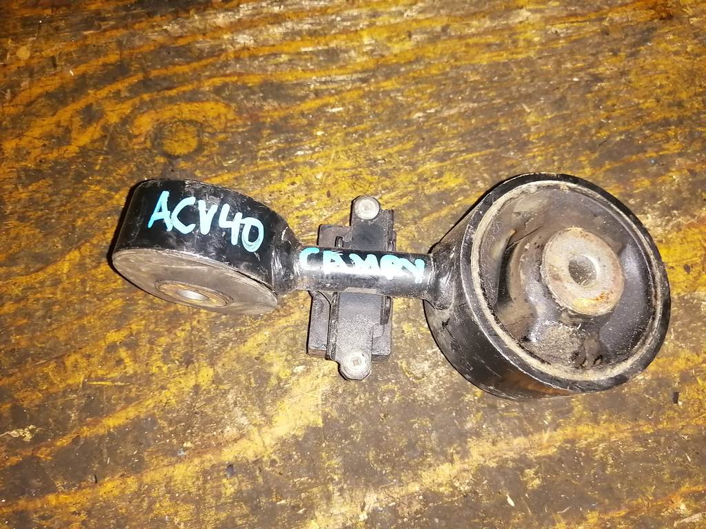 подушка двигателя Toyota Camry
