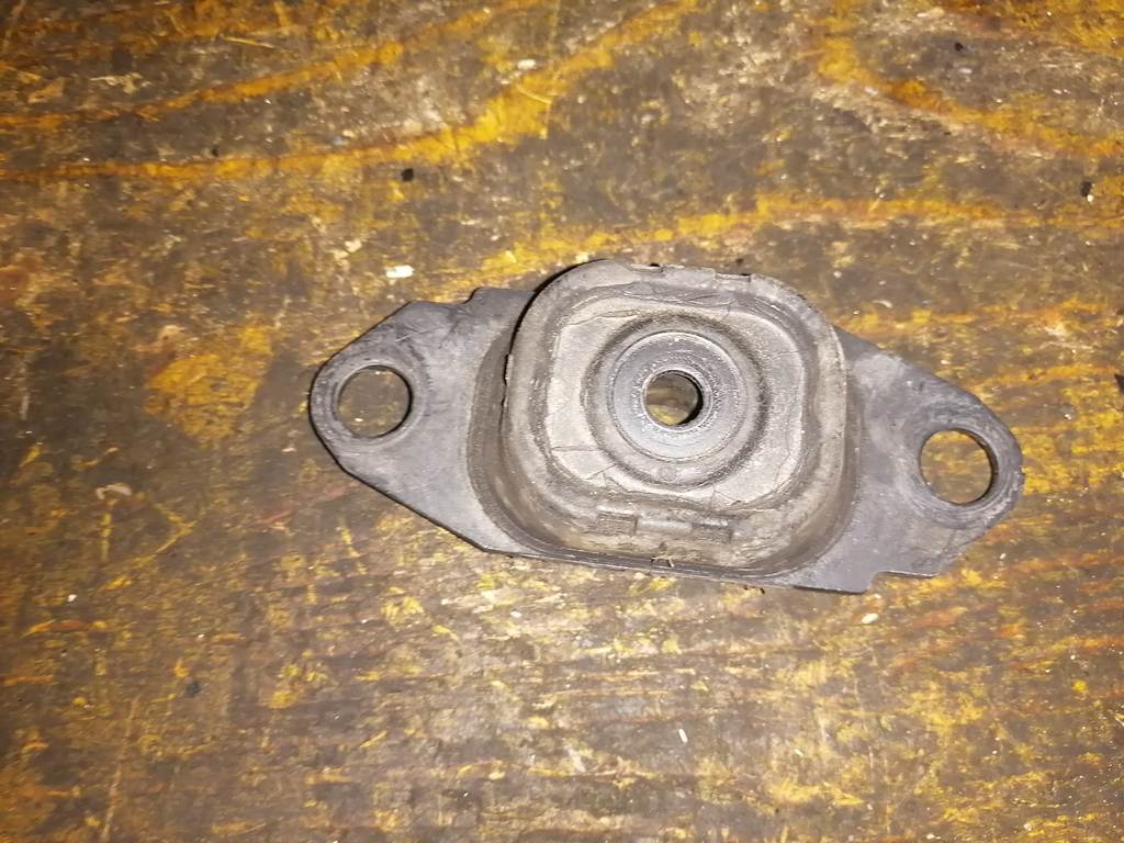 подушка двигателя Nissan Note