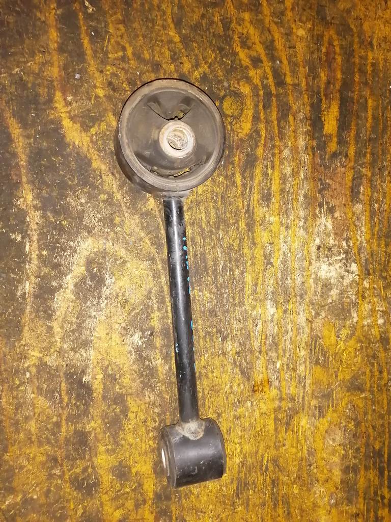 подушка двигателя Daihatsu Tanto