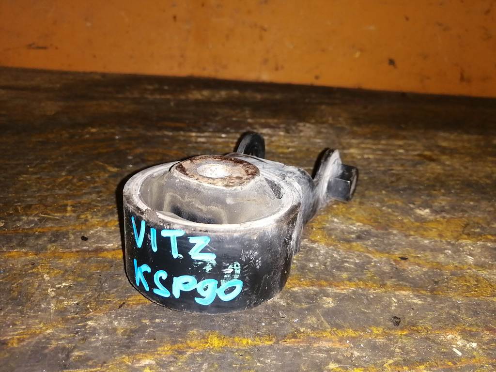 подушка двигателя Toyota Vitz