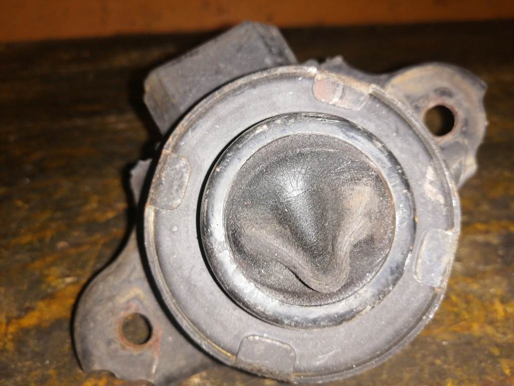 подушка двигателя Honda Zest