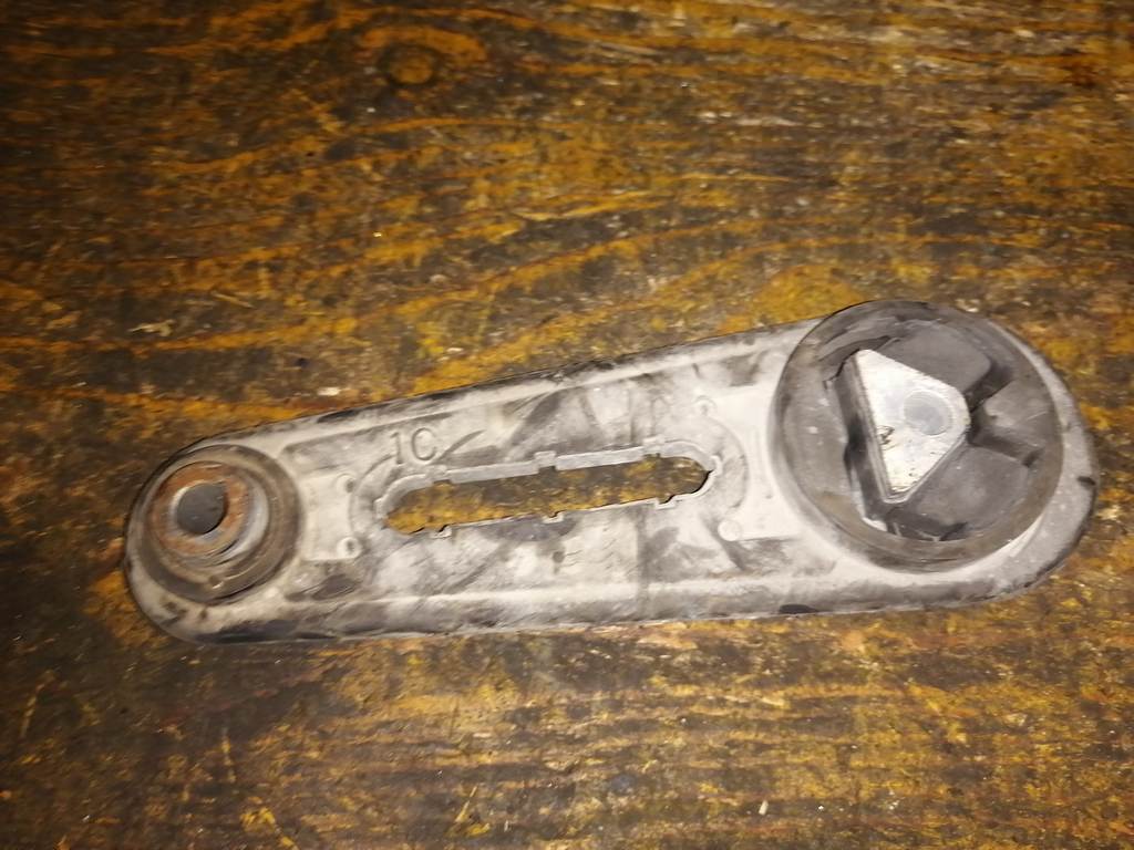 подушка двигателя Nissan Note
