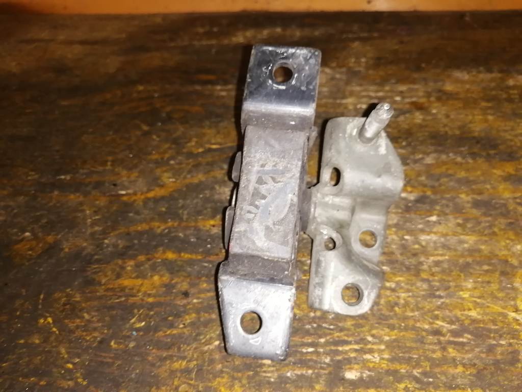 подушка двигателя Nissan Sunny