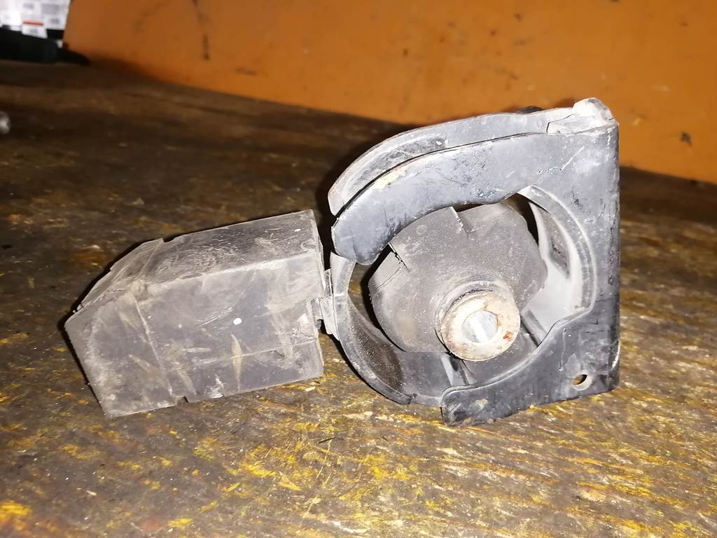 подушка двигателя Toyota Caldina