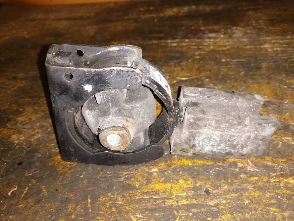 подушка двигателя Toyota Caldina