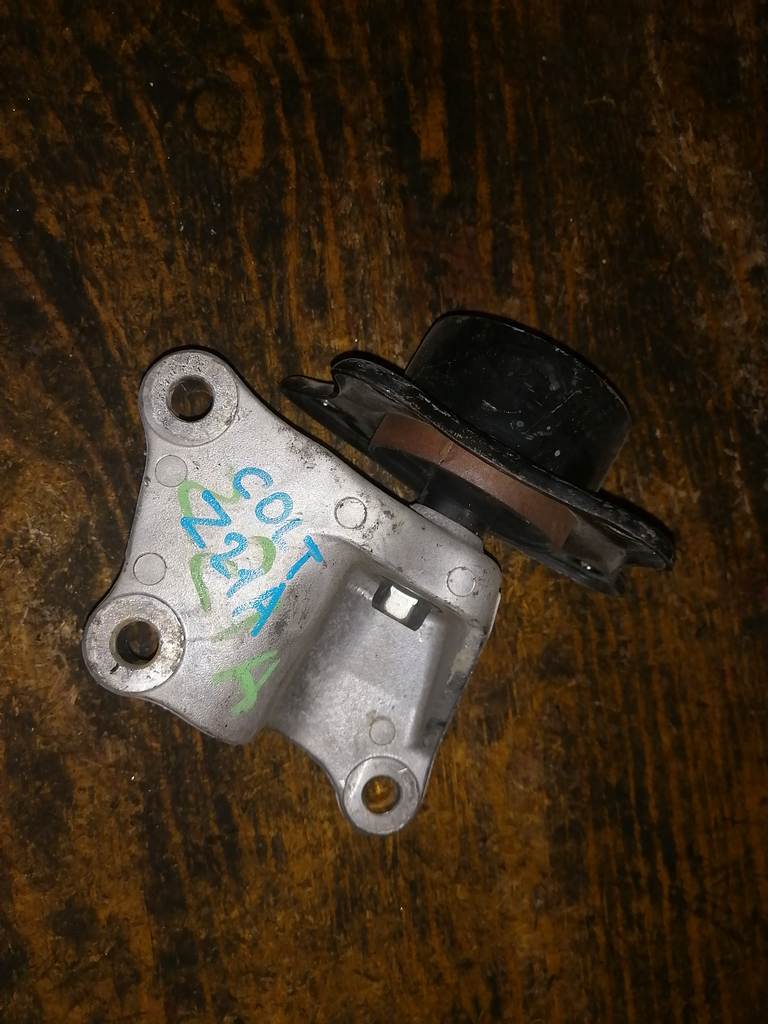 подушка двигателя Mitsubishi Colt