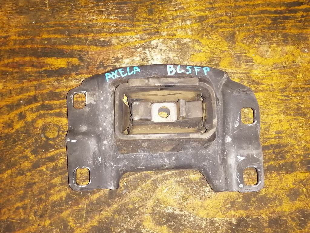 подушка двигателя Mazda Axela