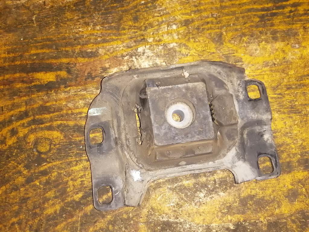 подушка двигателя Mazda Axela