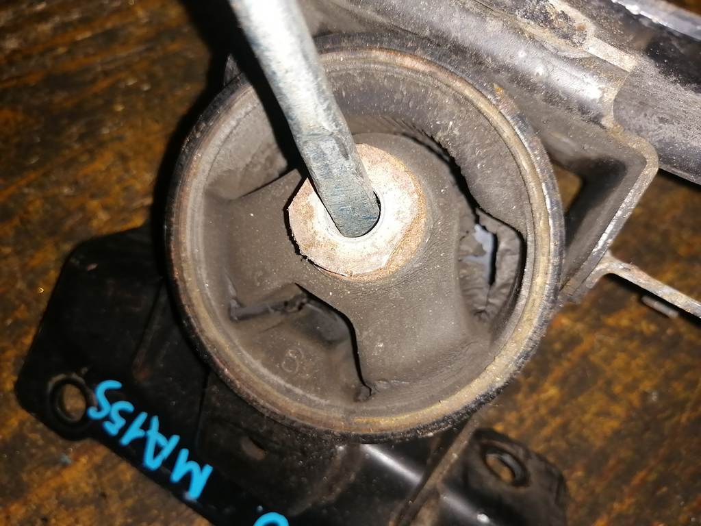 подушка двигателя Suzuki Solio