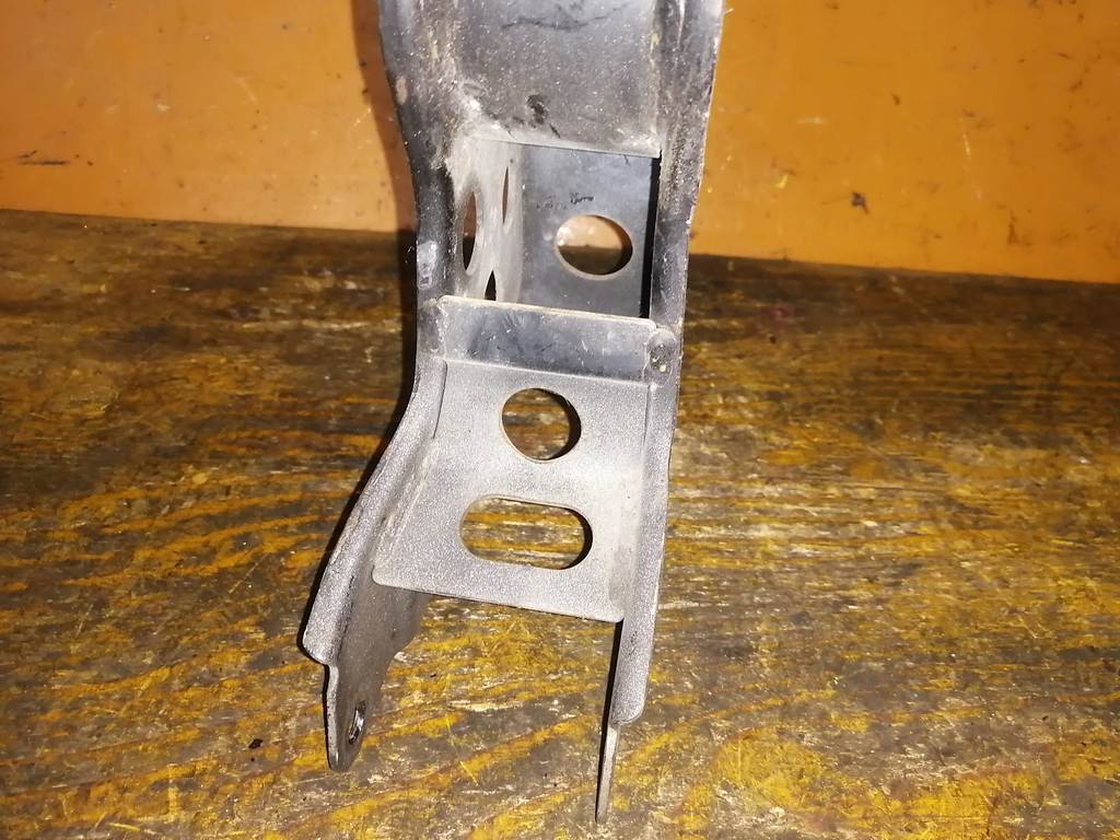 подушка двигателя Nissan Serena