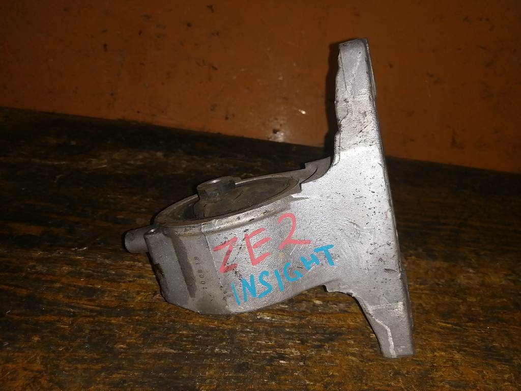 подушка двигателя Honda Insight