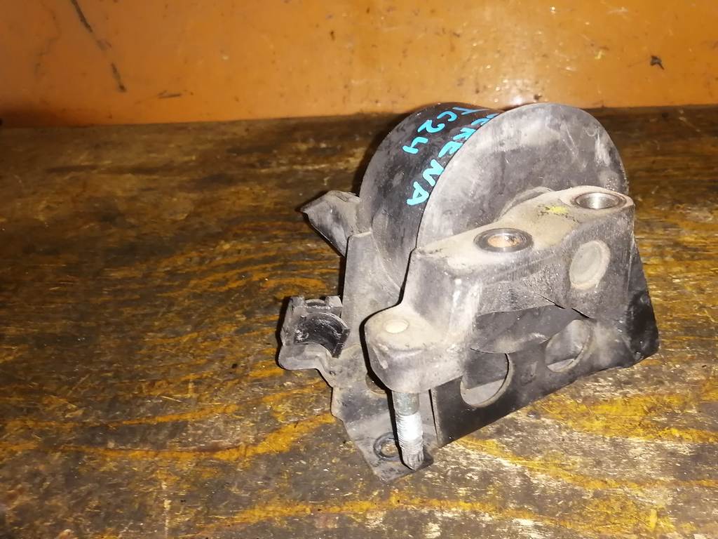 подушка двигателя Nissan Serena