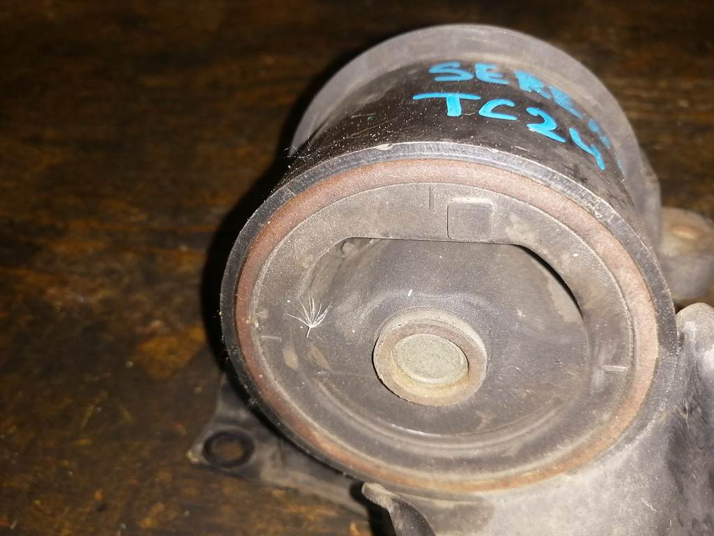 подушка двигателя Nissan Serena