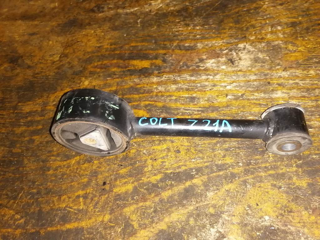 подушка двигателя Mitsubishi Colt