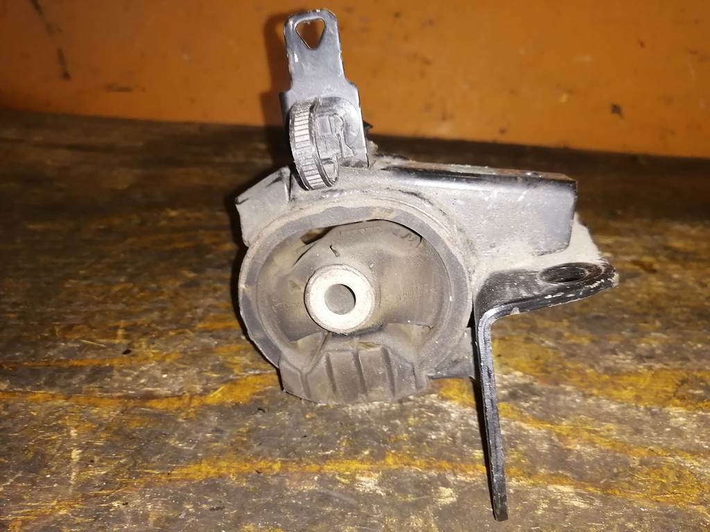 подушка двигателя Toyota Caldina