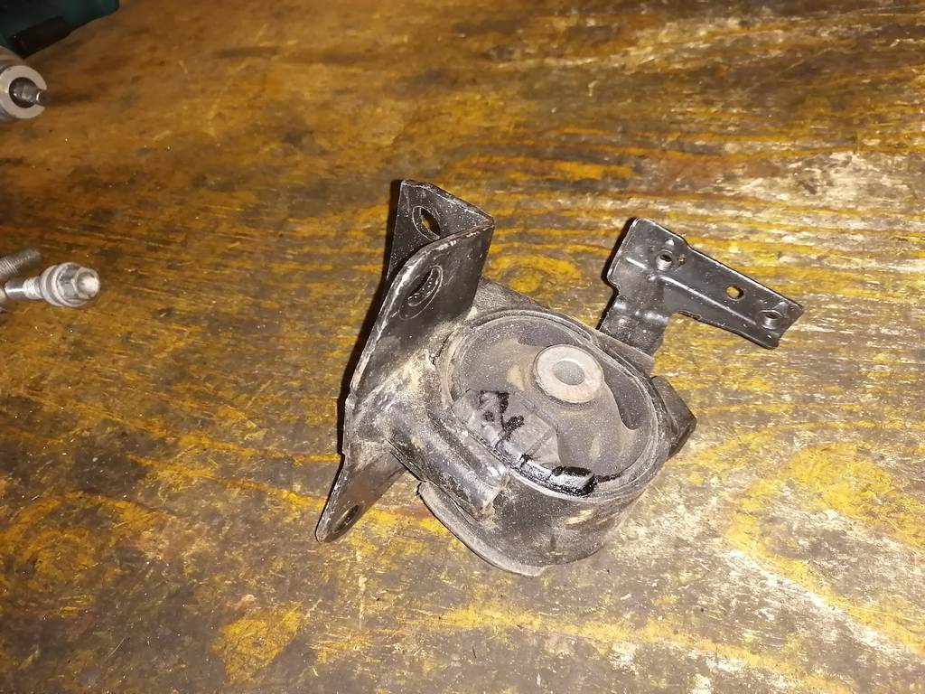 подушка двигателя Toyota Caldina