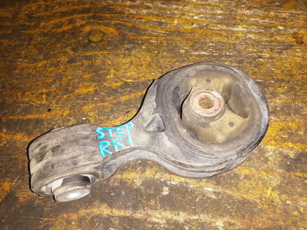 подушка двигателя Honda Stepwgn