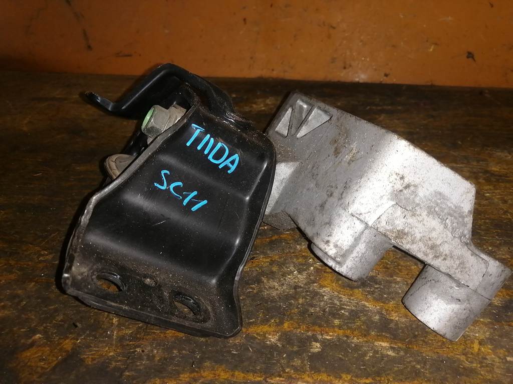 подушка двигателя Nissan Tiida Latio