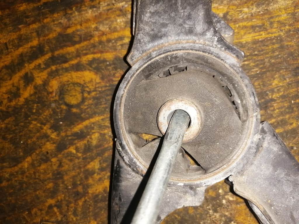 подушка двигателя Toyota Caldina