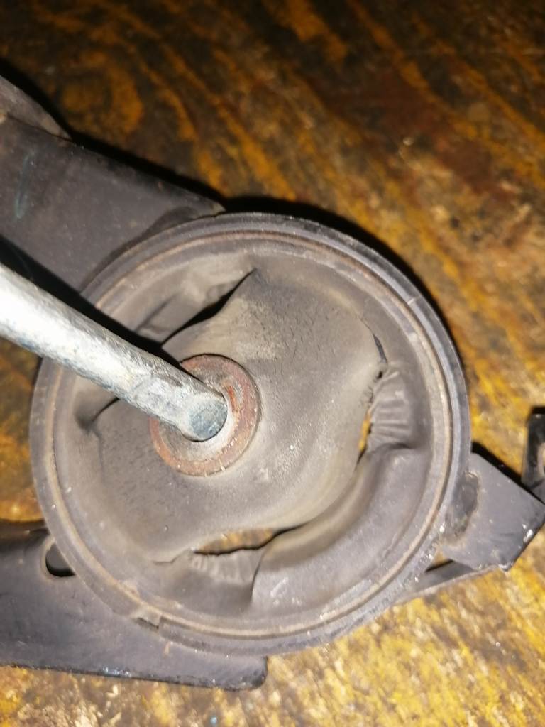 подушка двигателя Toyota Funcargo