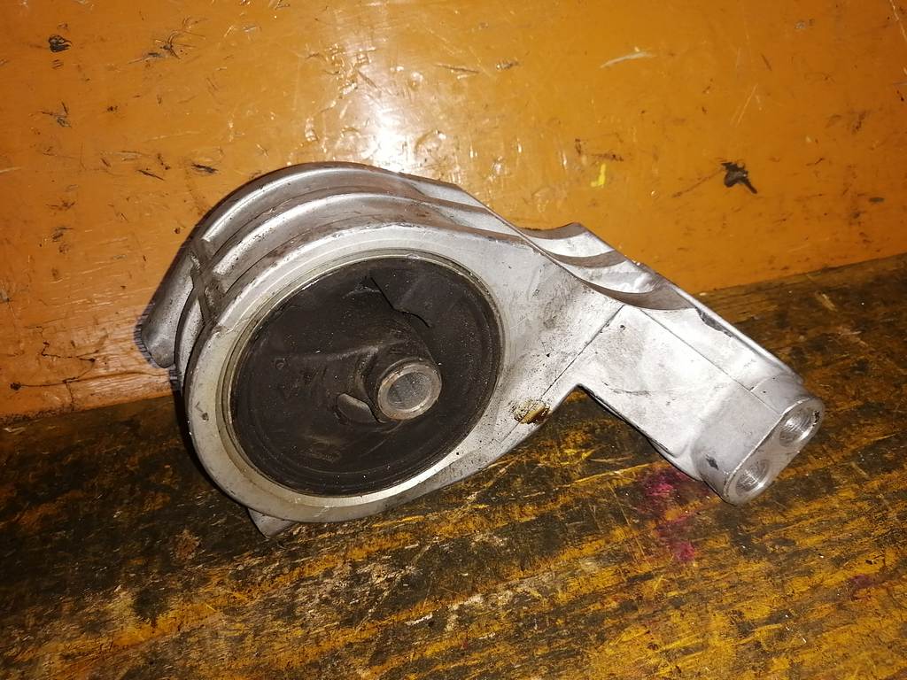 подушка двигателя Mitsubishi Galant