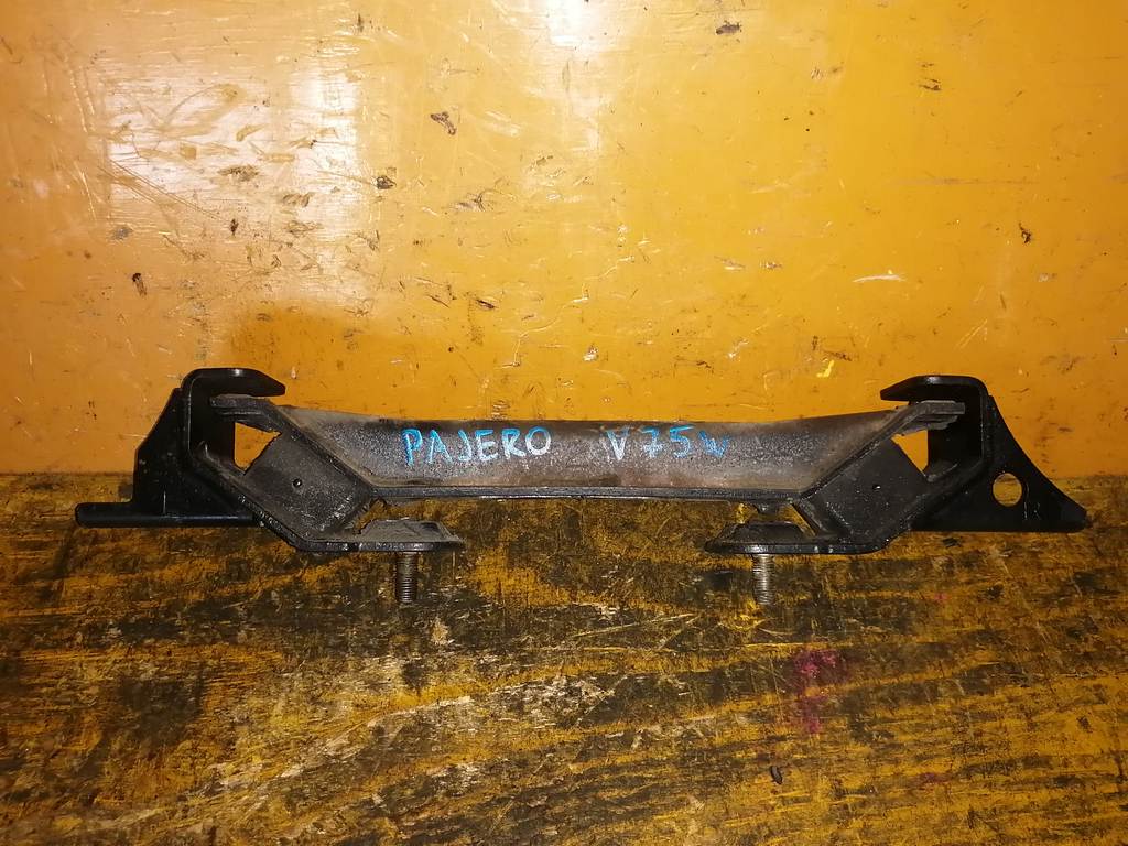 кронштейн кпп Mitsubishi Pajero