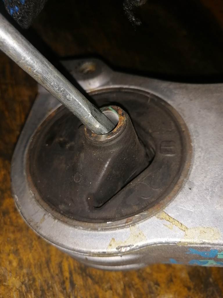 подушка двигателя Mitsubishi Galant