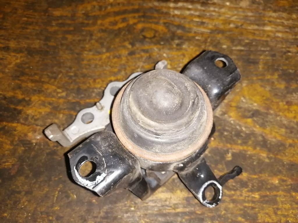 подушка двигателя Daihatsu Tanto