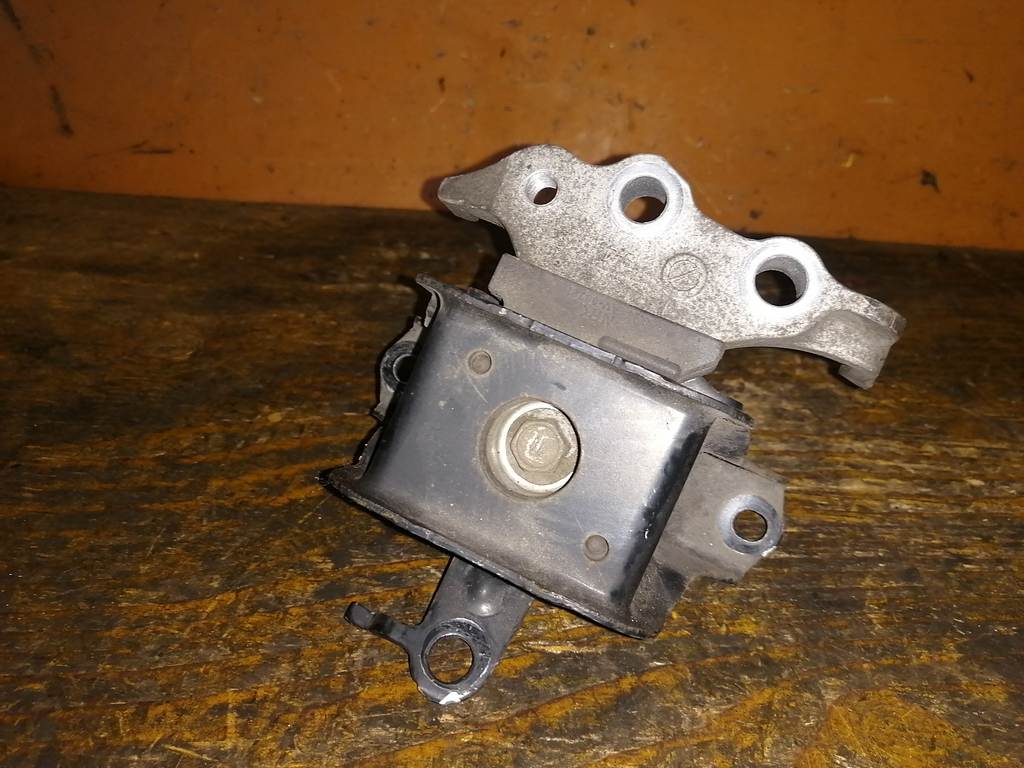 подушка двигателя Daihatsu Tanto