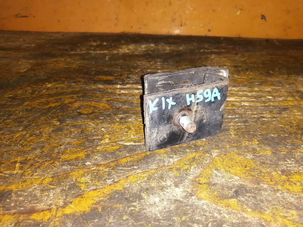 подушка двигателя Nissan KIX