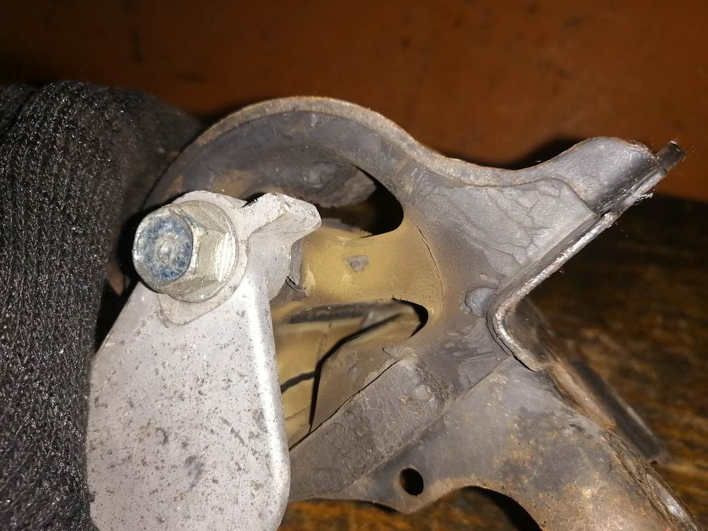 подушка двигателя Honda Zest