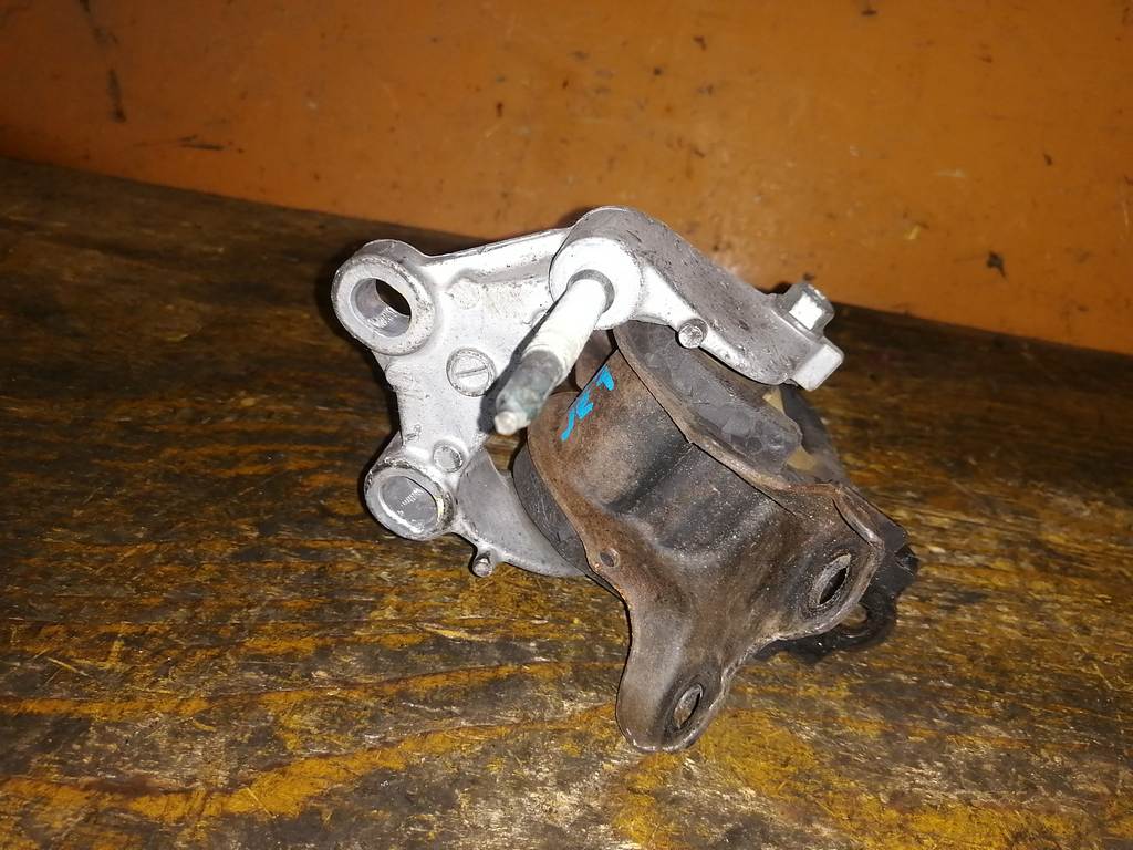 подушка двигателя Honda Zest