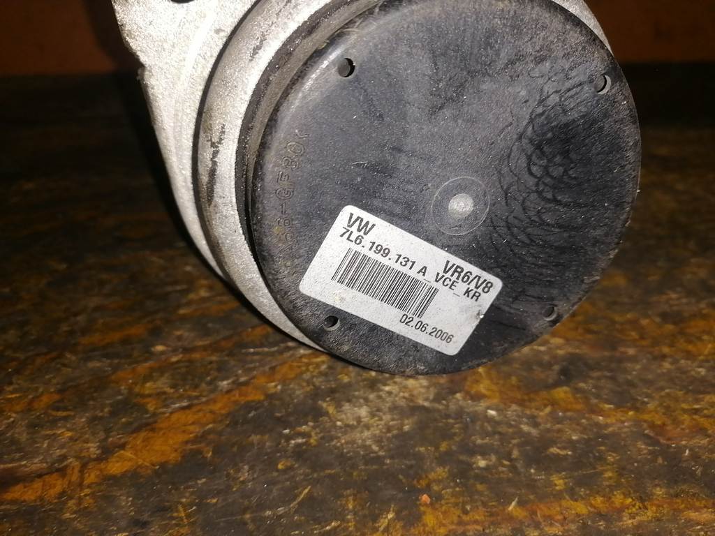 подушка двигателя Volkswagen Touareg