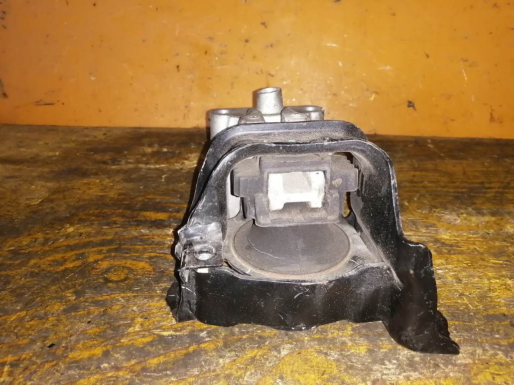 подушка двигателя Nissan Note