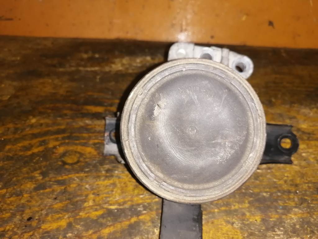 подушка двигателя Toyota Vitz