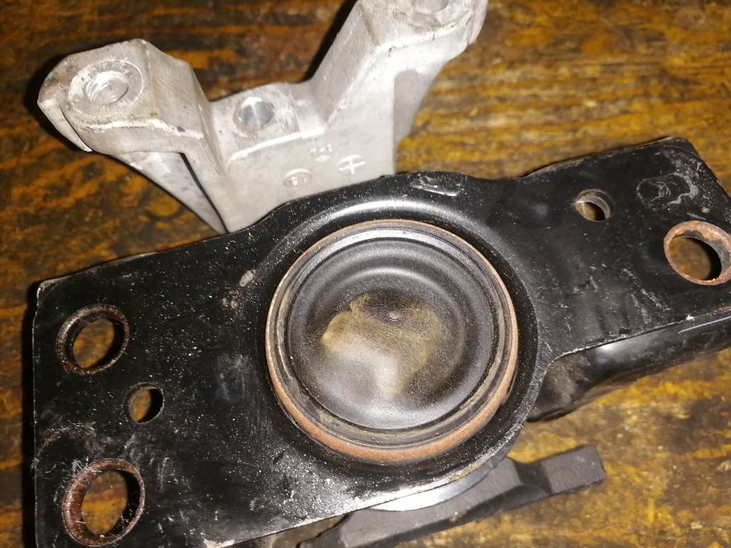 подушка двигателя Nissan March