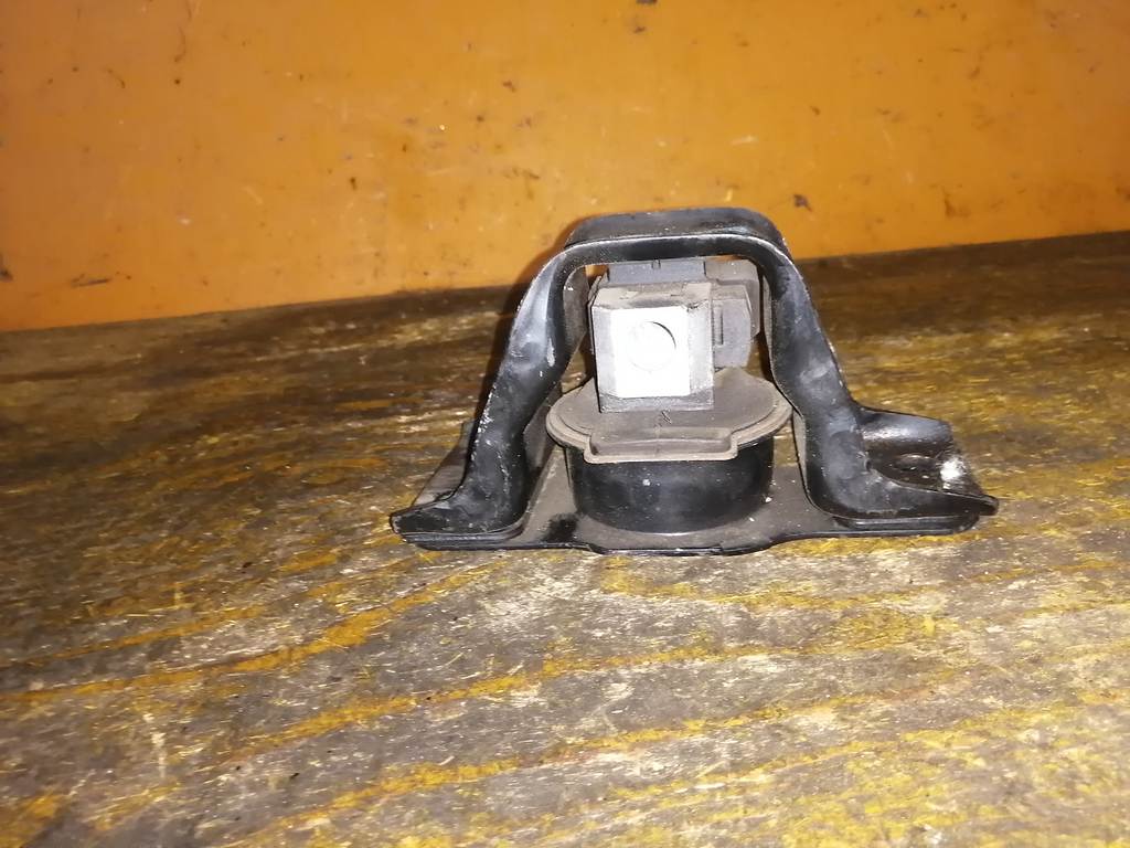 подушка двигателя Nissan Note