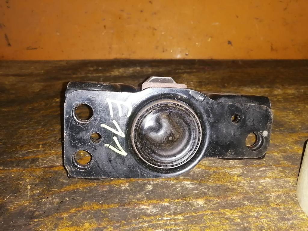 подушка двигателя Nissan Note