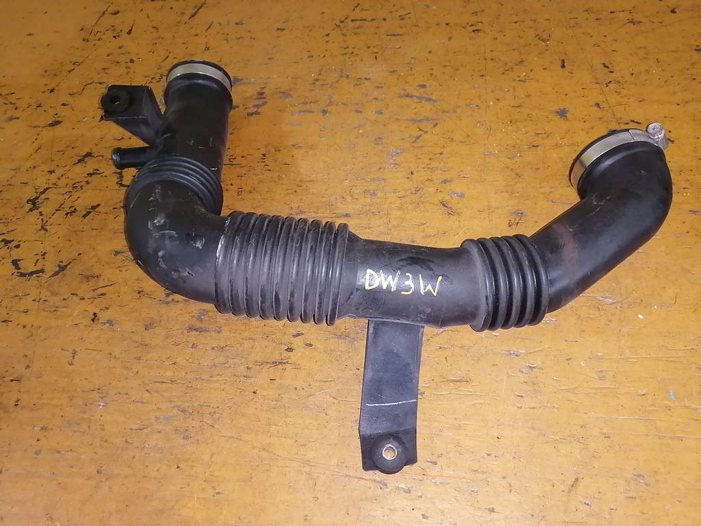 воздухозаборник Mazda Demio