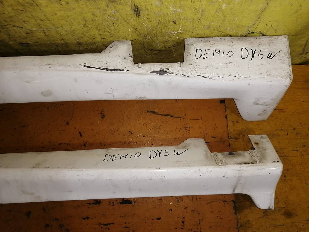 порог Mazda Demio