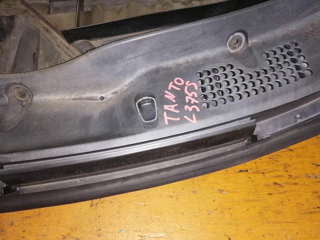 жабо Daihatsu Tanto