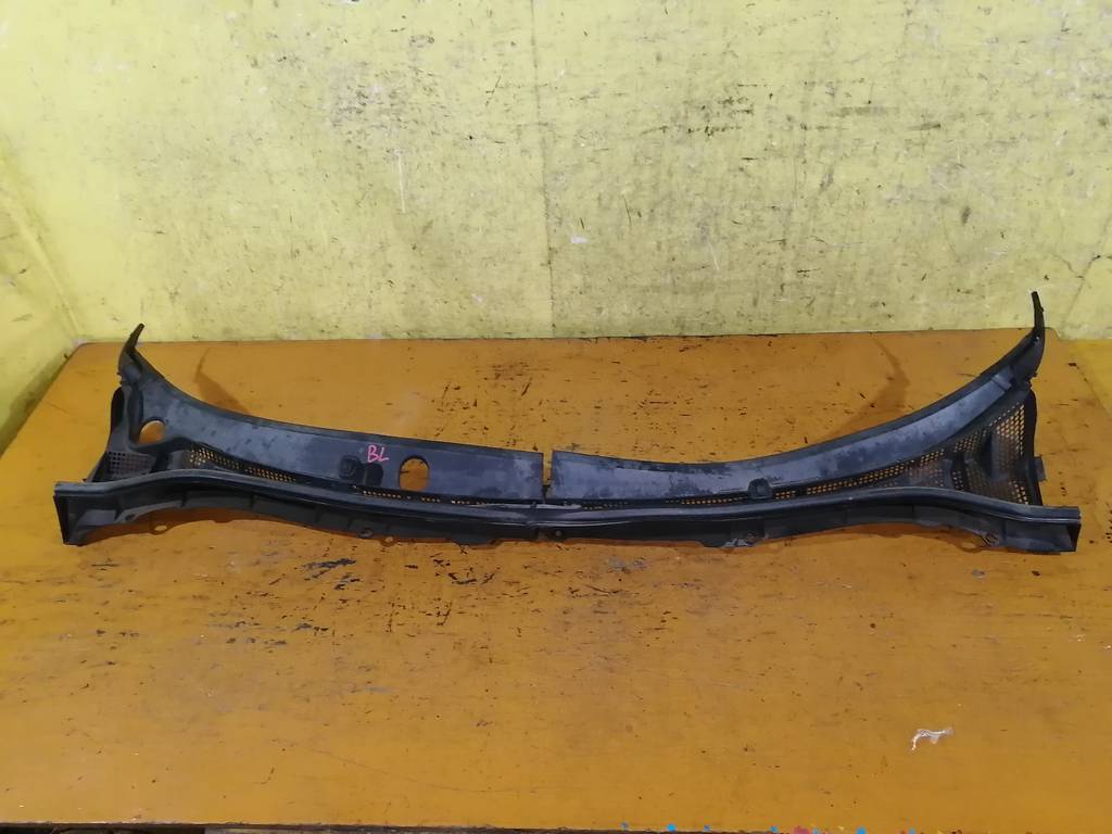 жабо Mazda Axela