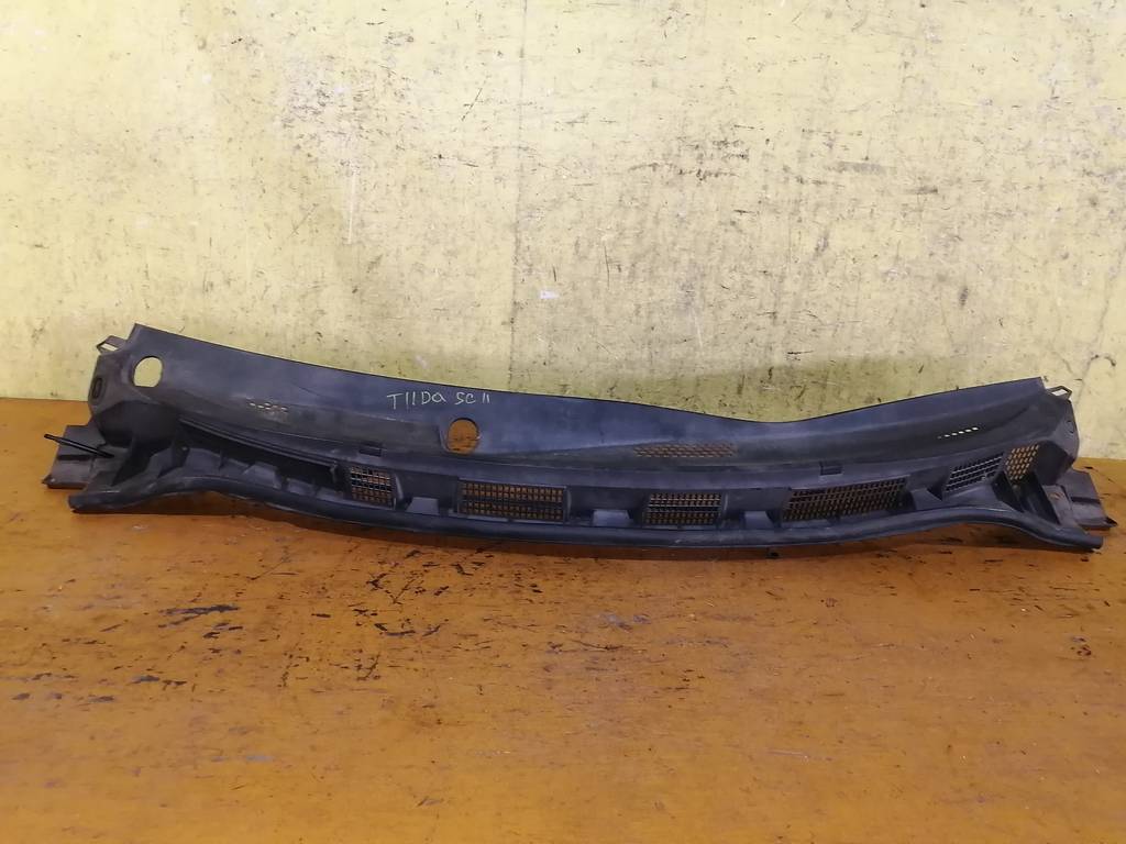 жабо Nissan Tiida Latio