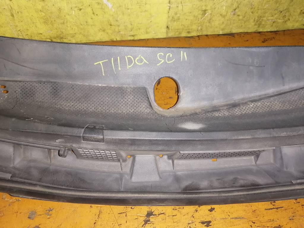 жабо Nissan Tiida Latio